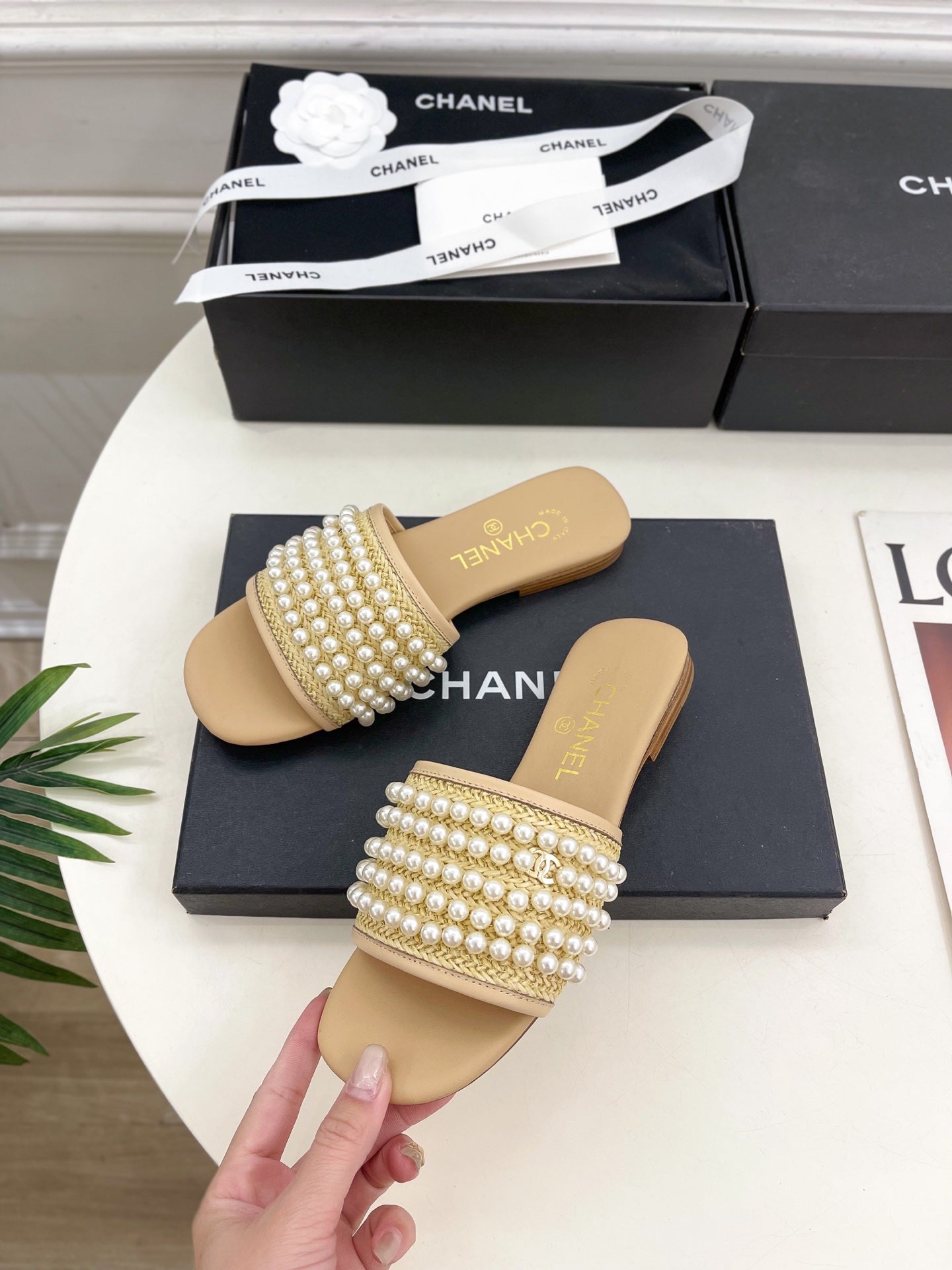 FLAT SLIDE IN FLAX YELLOW CALFSKIN WITH PEARLS - 35