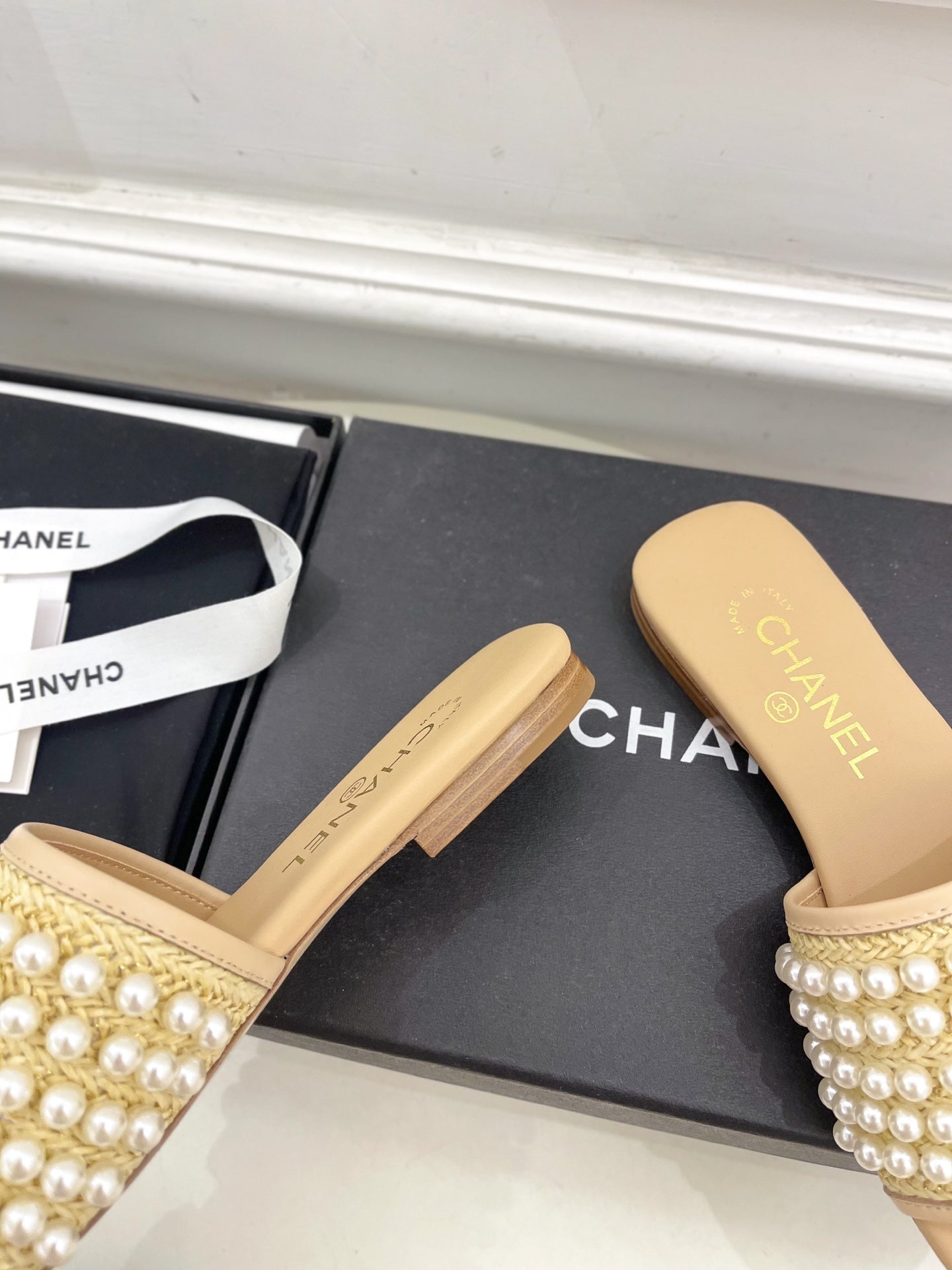 FLAT SLIDE IN FLAX YELLOW CALFSKIN WITH PEARLS - 35