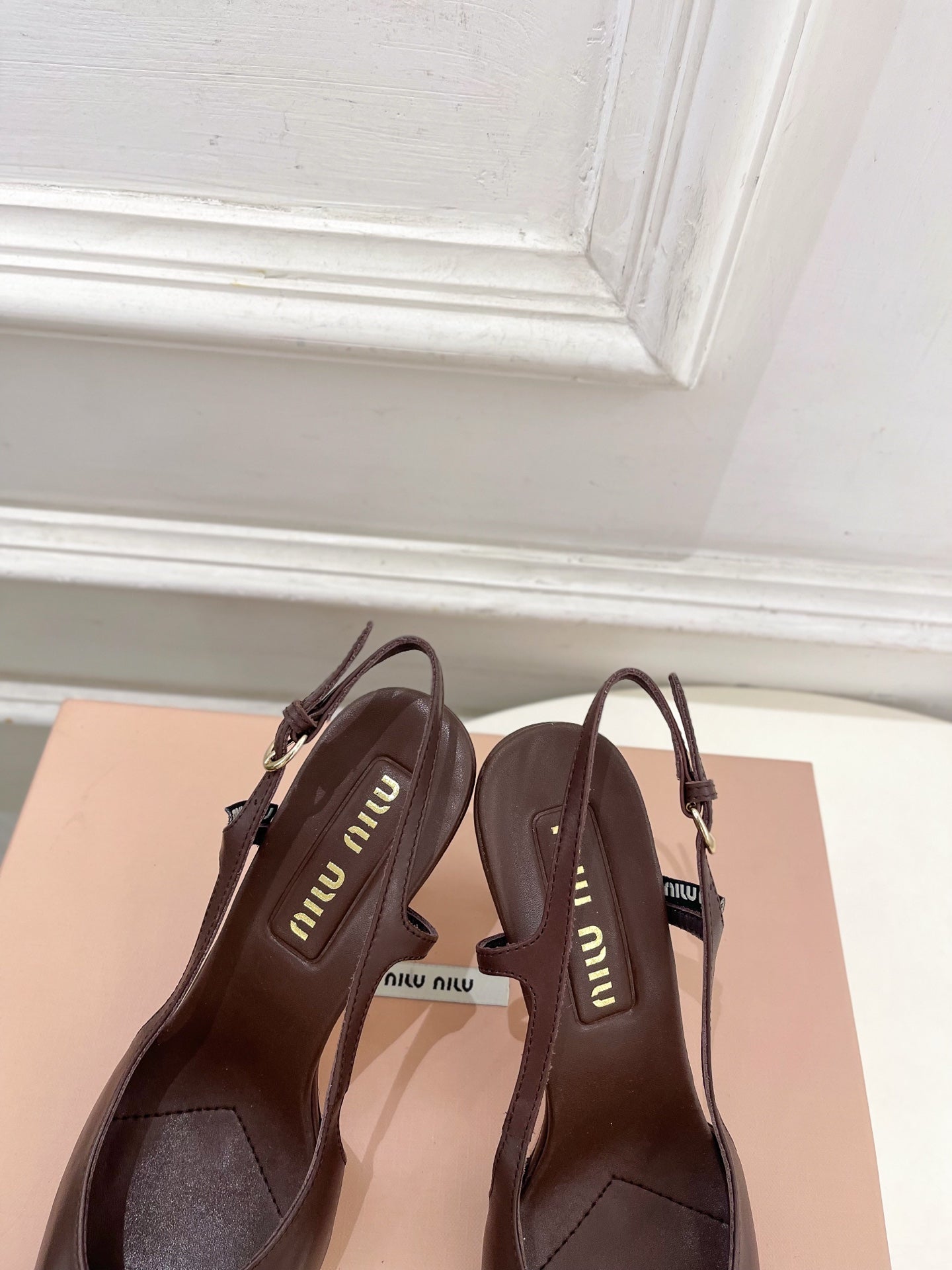 Жіночі туфлі-слінгбеки MIUMIU 26S, висота підборів 85 мм, з телячої шкіри кольору шоколад