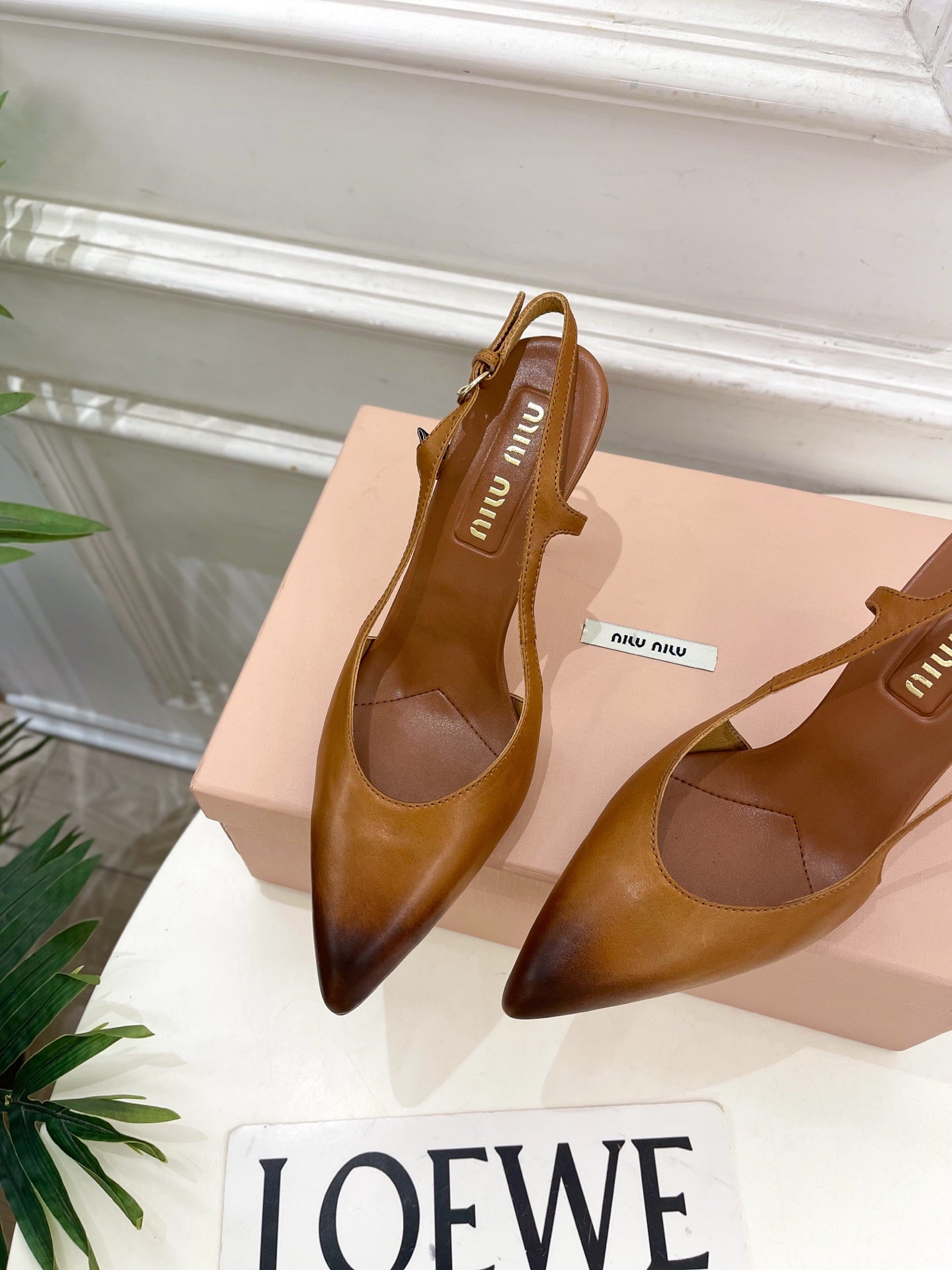 БОСОНІЖКИ-СЛІНГБЕКИ MIUMIU 26S 85 ММ З ТЕЛЯЧОЇ ШКІРИ КОЛЬОРУ КОНЬЯК