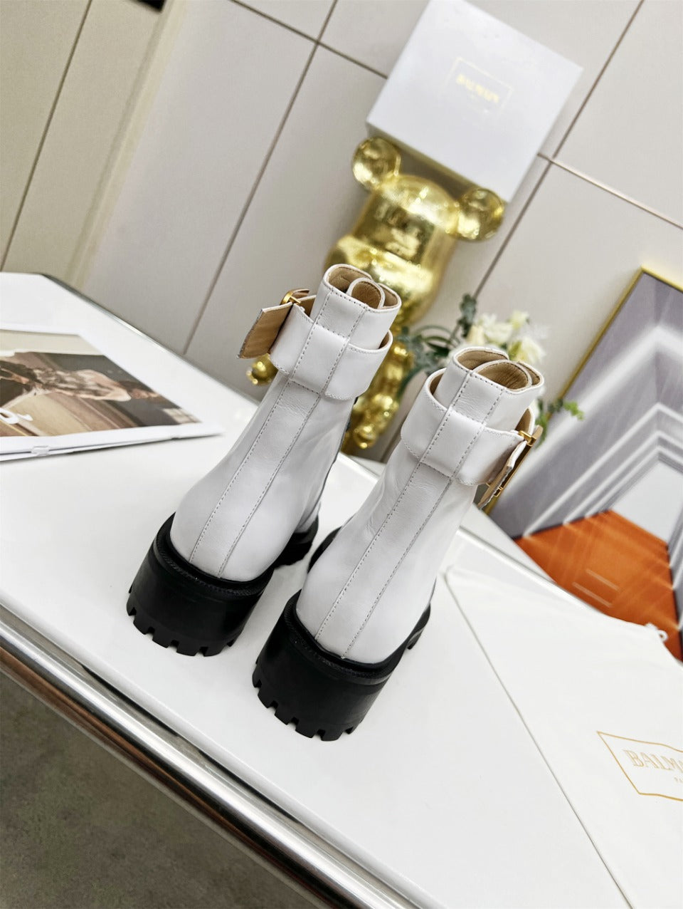 Черевики BALMAIN 26S З БІЛОЇ ТЕЛЯЧОЇ ШКІРИ