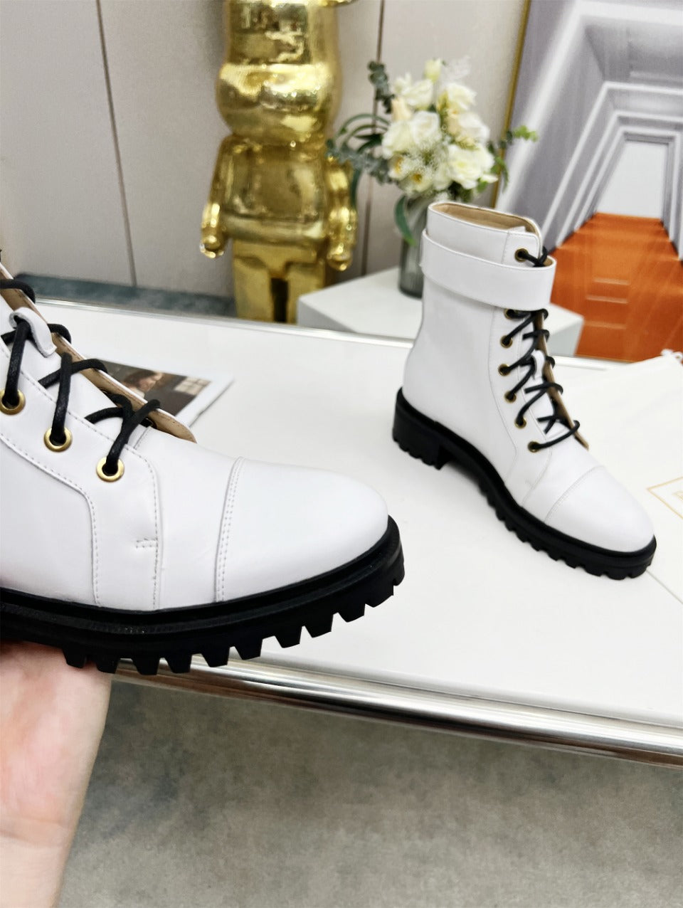 Черевики BALMAIN 26S З БІЛОЇ ТЕЛЯЧОЇ ШКІРИ