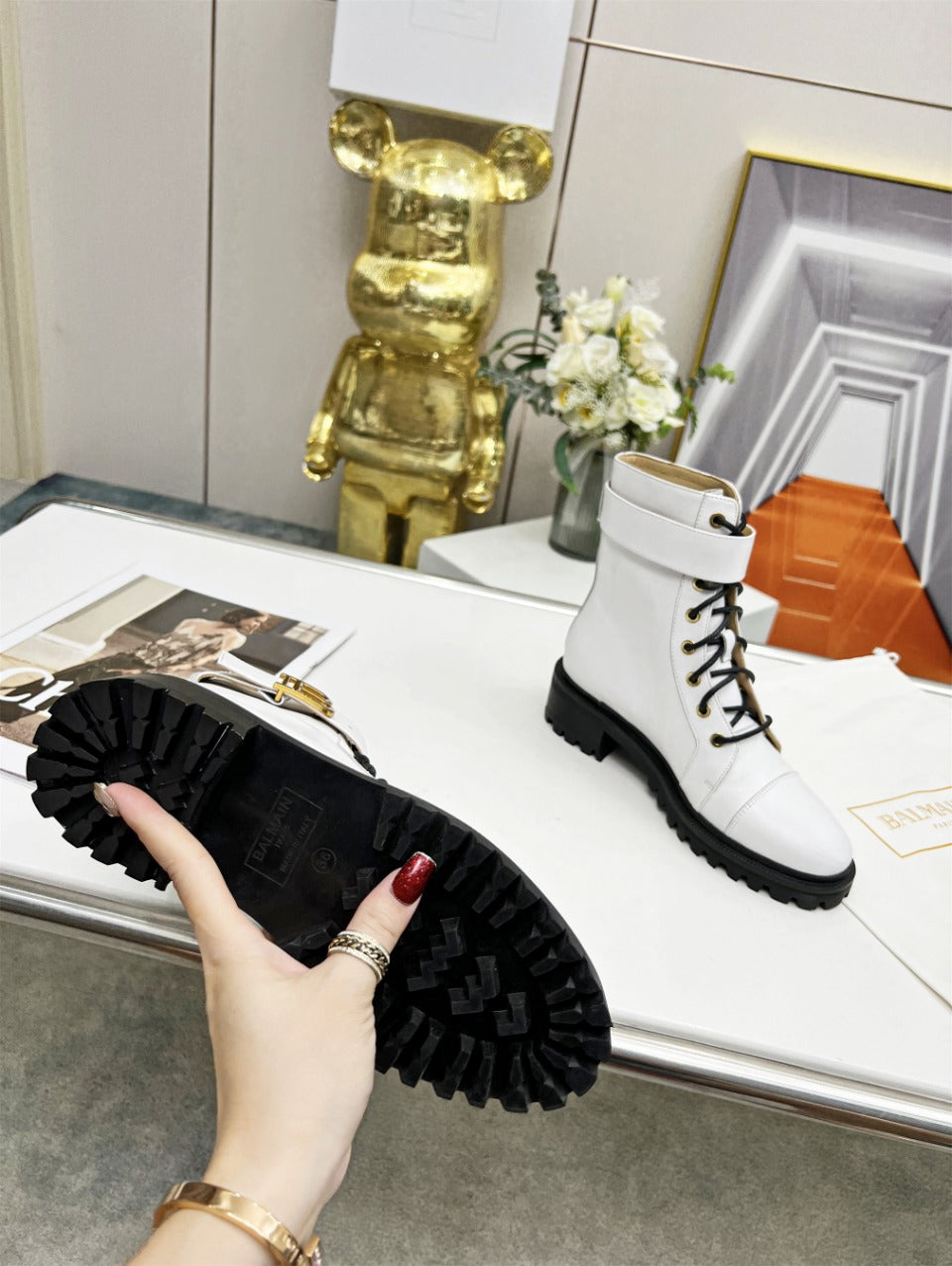 Черевики BALMAIN 26S З БІЛОЇ ТЕЛЯЧОЇ ШКІРИ