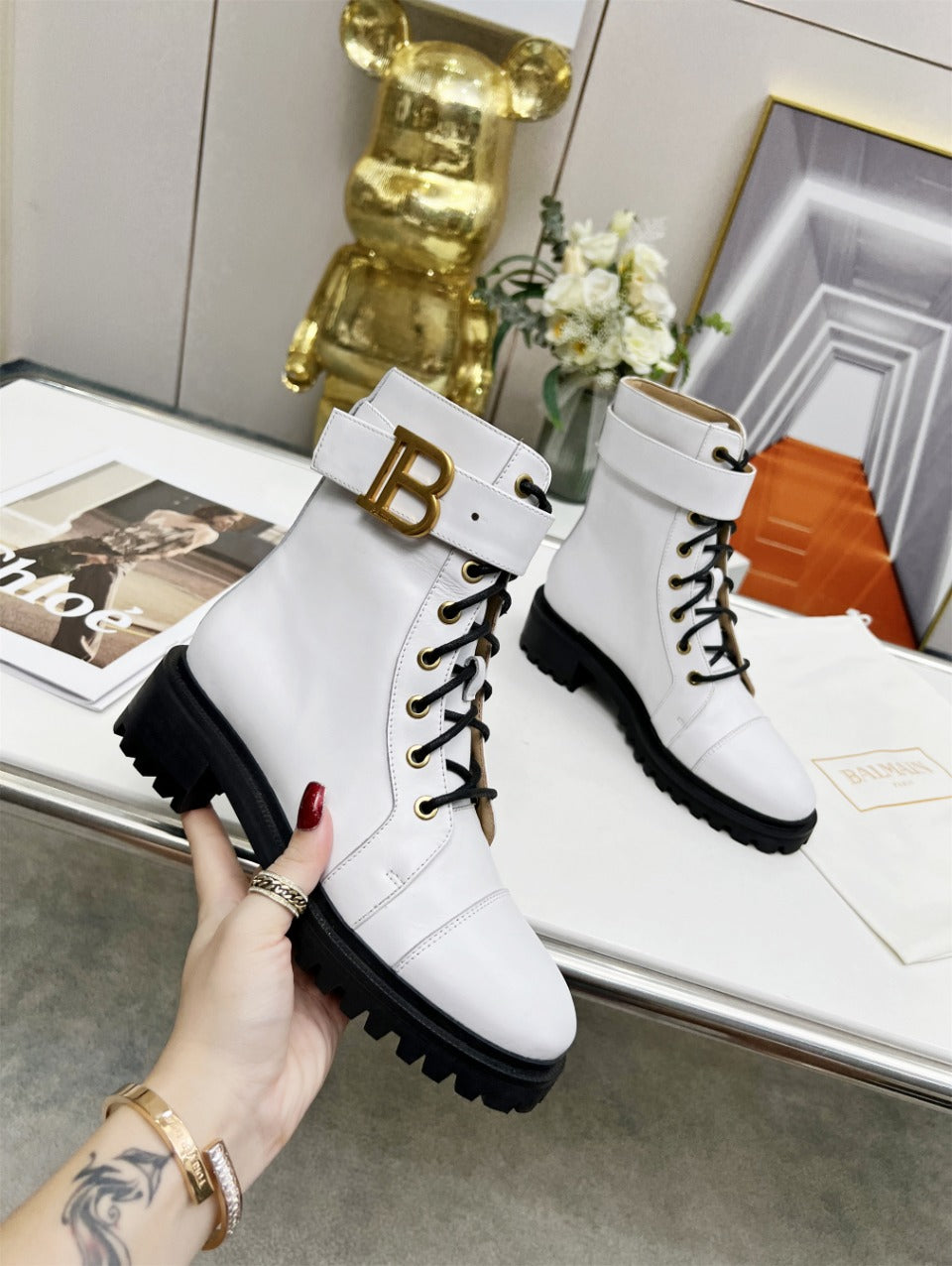 Черевики BALMAIN 26S З БІЛОЇ ТЕЛЯЧОЇ ШКІРИ