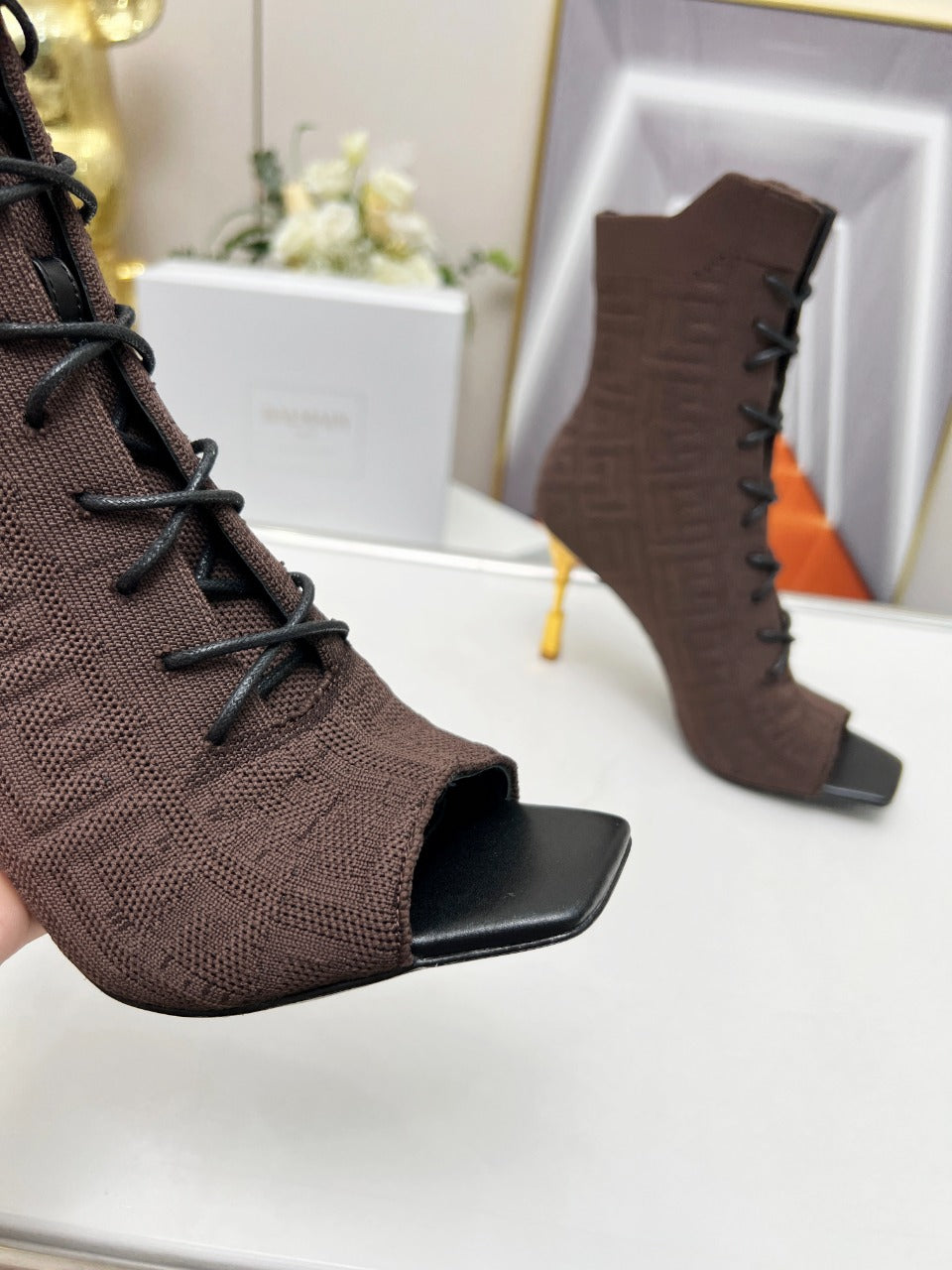 Черевики BALMAIN 26S на шнурівці з відкритим носком, 95 мм, темно-коричневі, з матеріалу Flyknit