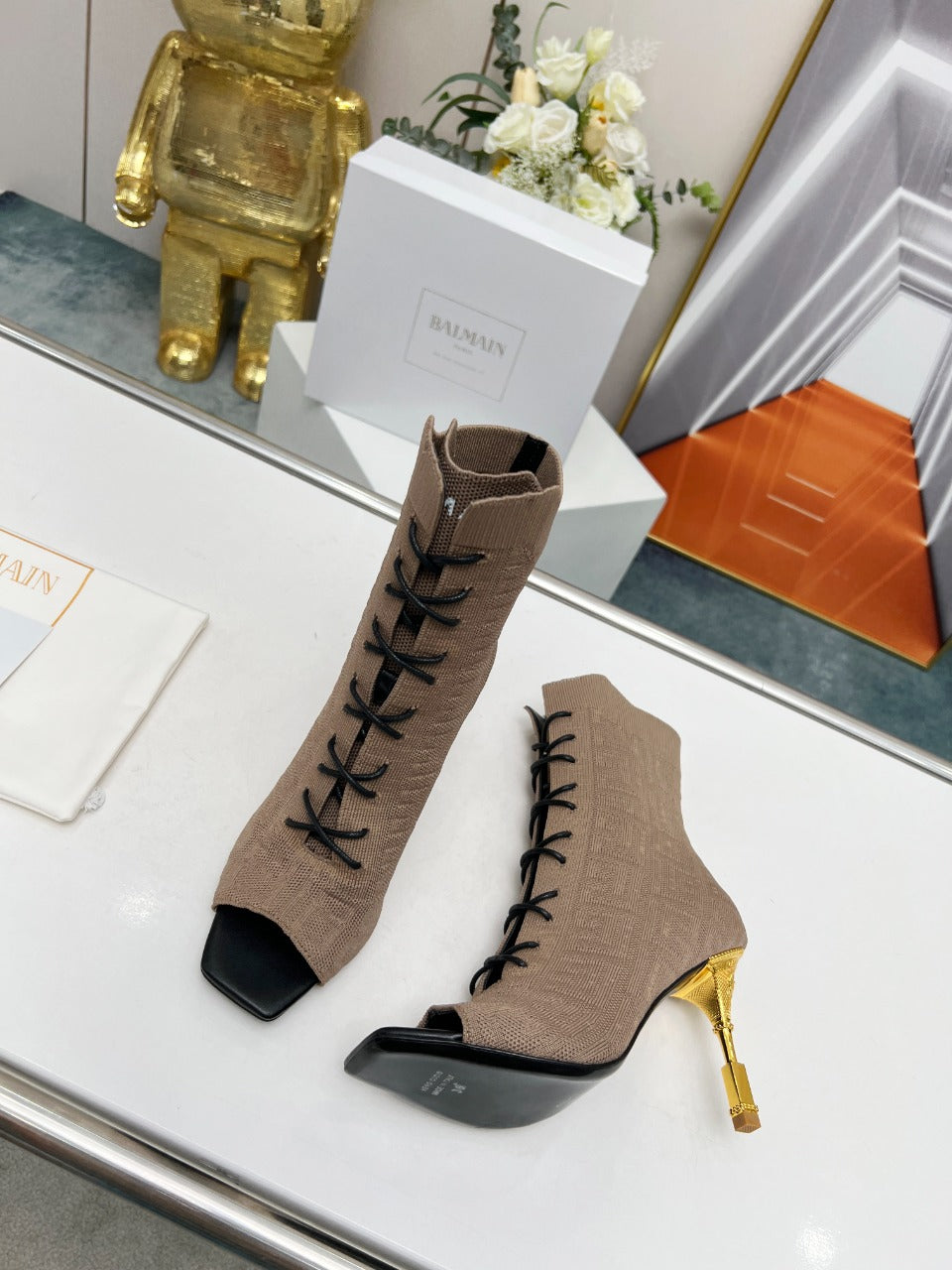 BALMAIN 26S ЧЕРЕВИКИ НА ШНУРІВЦІ З ВІДКРИТИМ НОСКОМ 95 ММ З СІРУВАТО-КОРИЧНЕВОГО ТРИКОТАЖУ FLYKNIT