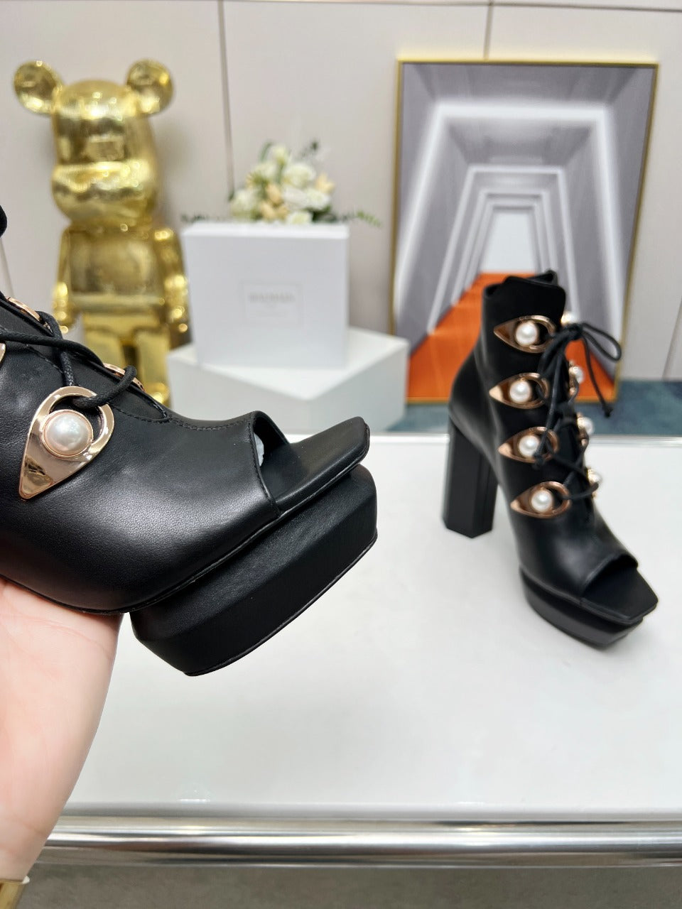 BALMAIN 26S ВІДКРИТІ ЧЕРЕВИКИ 115 ММ З ЧОРНОЇ ТЕЛЯЧОЇ ШКІРИ, ПРИКРАШЕНІ ПЕРЛАМИ