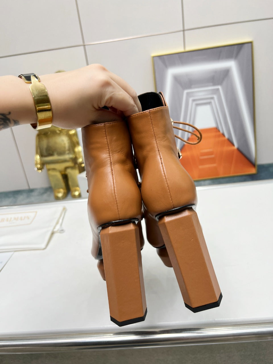 BALMAIN 26S ВІДКРИТІ ЧЕРЕВИКИ 115 ММ З КОРИЧНЕВОЇ ТЕЛЯЧОЇ ШКІРИ, ПРИКРАШЕНІ ПЕРЛАМИ