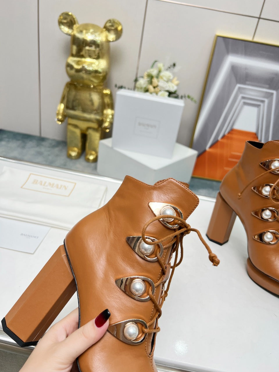 BALMAIN 26S ВІДКРИТІ ЧЕРЕВИКИ 115 ММ З КОРИЧНЕВОЇ ТЕЛЯЧОЇ ШКІРИ, ПРИКРАШЕНІ ПЕРЛАМИ