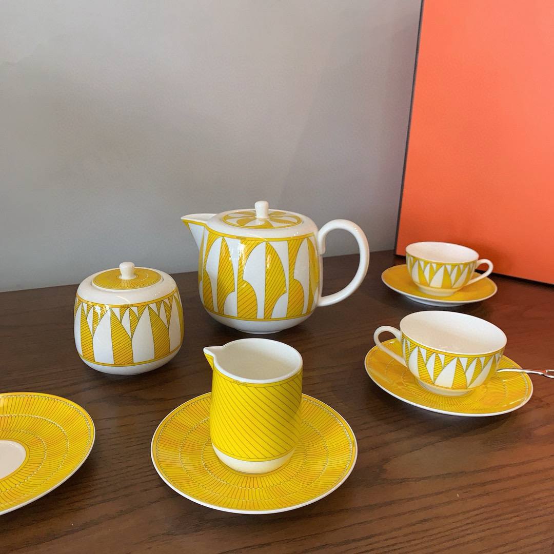 HERMÈS Tea Set – Yellow & White