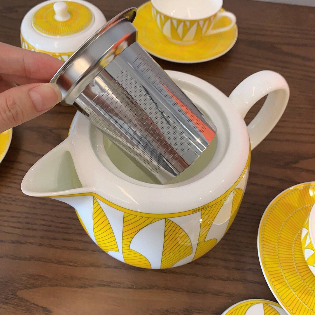 HERMÈS Tea Set – Yellow & White
