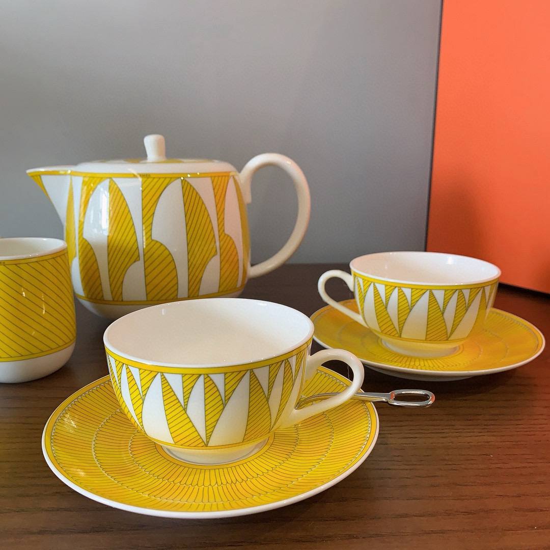 HERMÈS Tea Set – Yellow & White