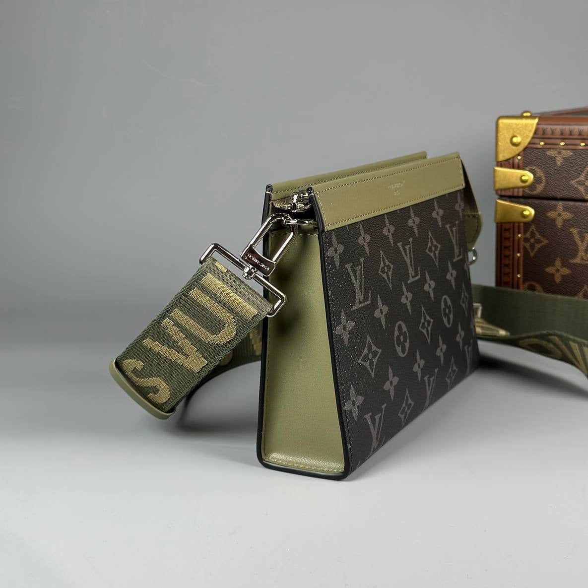 Louis Vuitton Gaston Wearable Wallet – Grey & Khaki