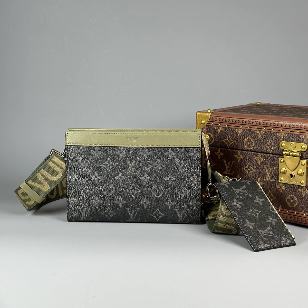 Louis Vuitton Gaston Wearable Wallet – Grey & Khaki