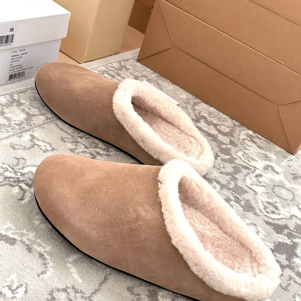 The Row Shearling Slippers – Beige