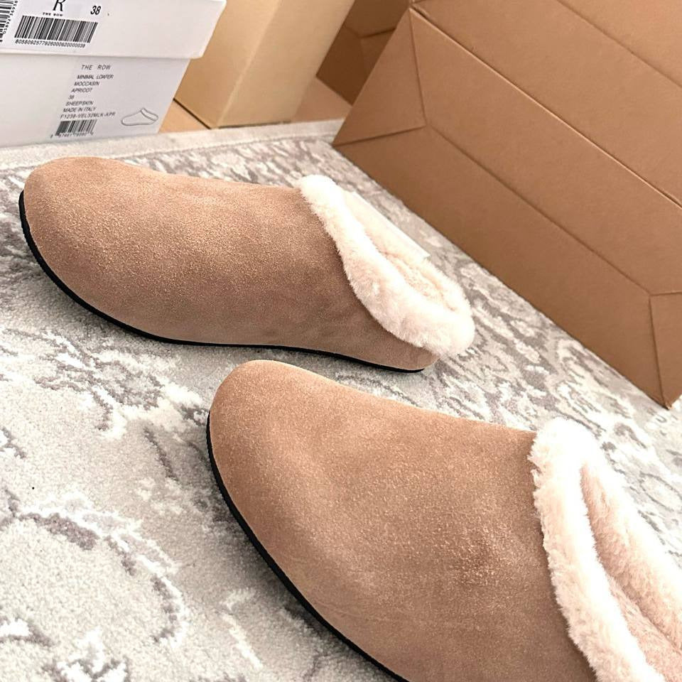 The Row Shearling Slippers – Beige