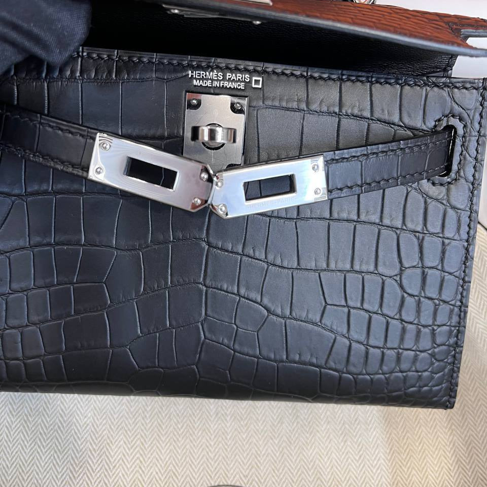 Hermès Kelly Alligator Leather Bag – Black
