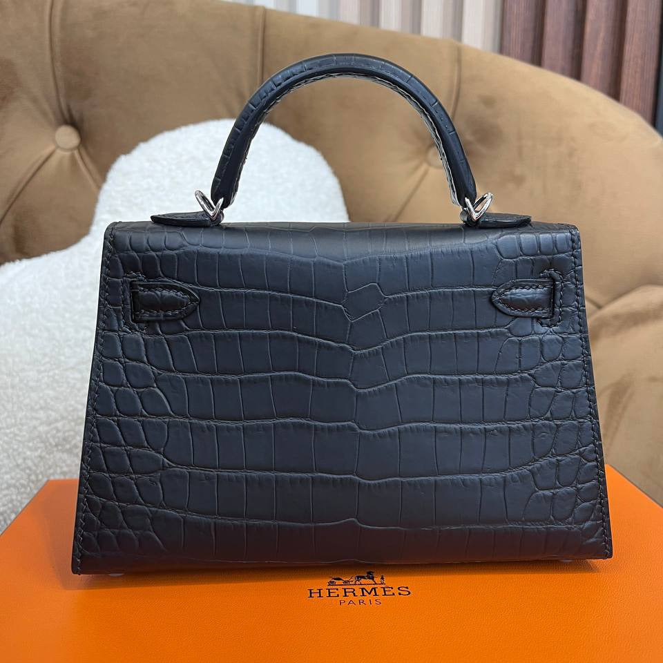 Hermès Kelly Alligator Leather Bag – Black