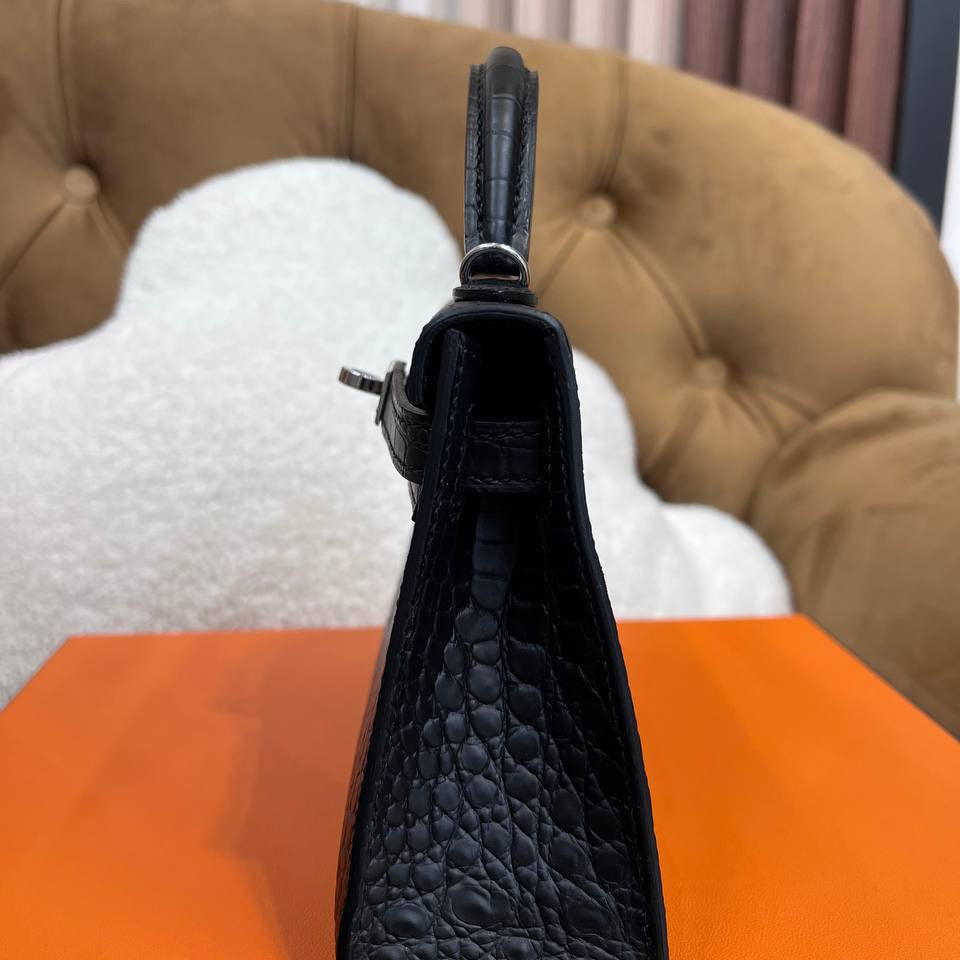Hermès Kelly Alligator Leather Bag – Black