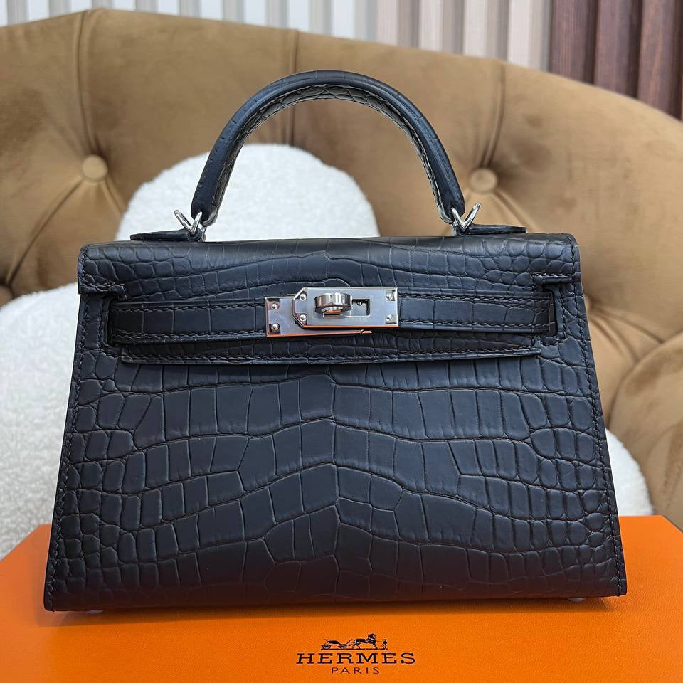 Hermès Kelly Alligator Leather Bag – Black