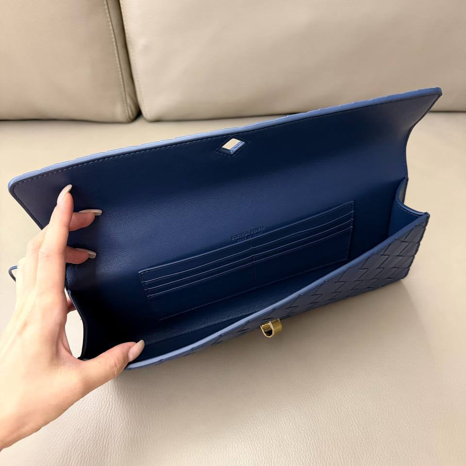 Bottega Veneta Andiamo Clutch – Blue Venezia