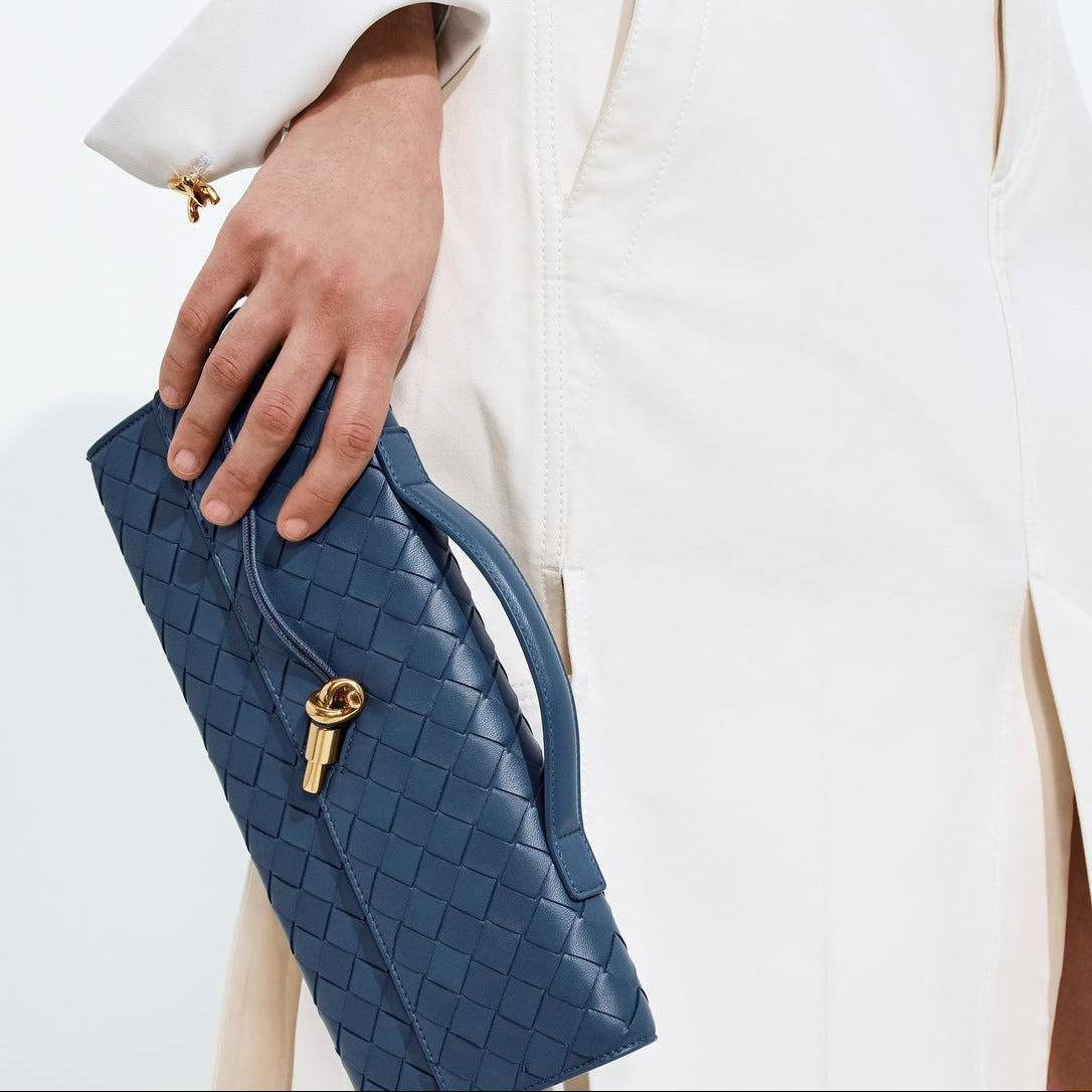Bottega Veneta Andiamo Clutch – Blue Venezia