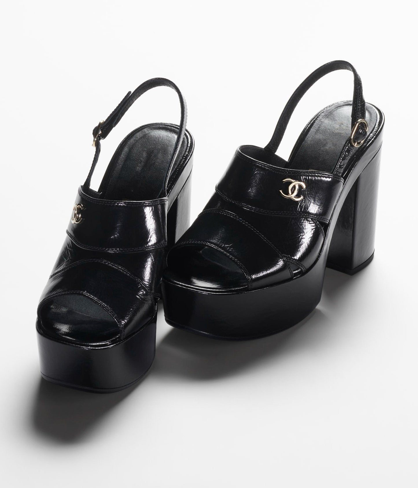 SANDALS BLACK PATENT CRUMPLED LAMBSKIN - 35