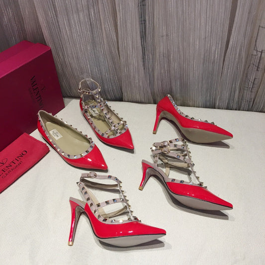ВИСОКІ ТУФЛІ ROCKSTUD НА ПІДБОРАХ З РЕМІНЦЯМИ З ТЕЛЯЧОЇ ШКІРИ, ЛАКОВАНОЇ ВІТТЯМ ЧЕРВОНОГО ТА СВІТЛО-РОЖЕВОГО КОЛЬОРІВ, 100 ММ - 34