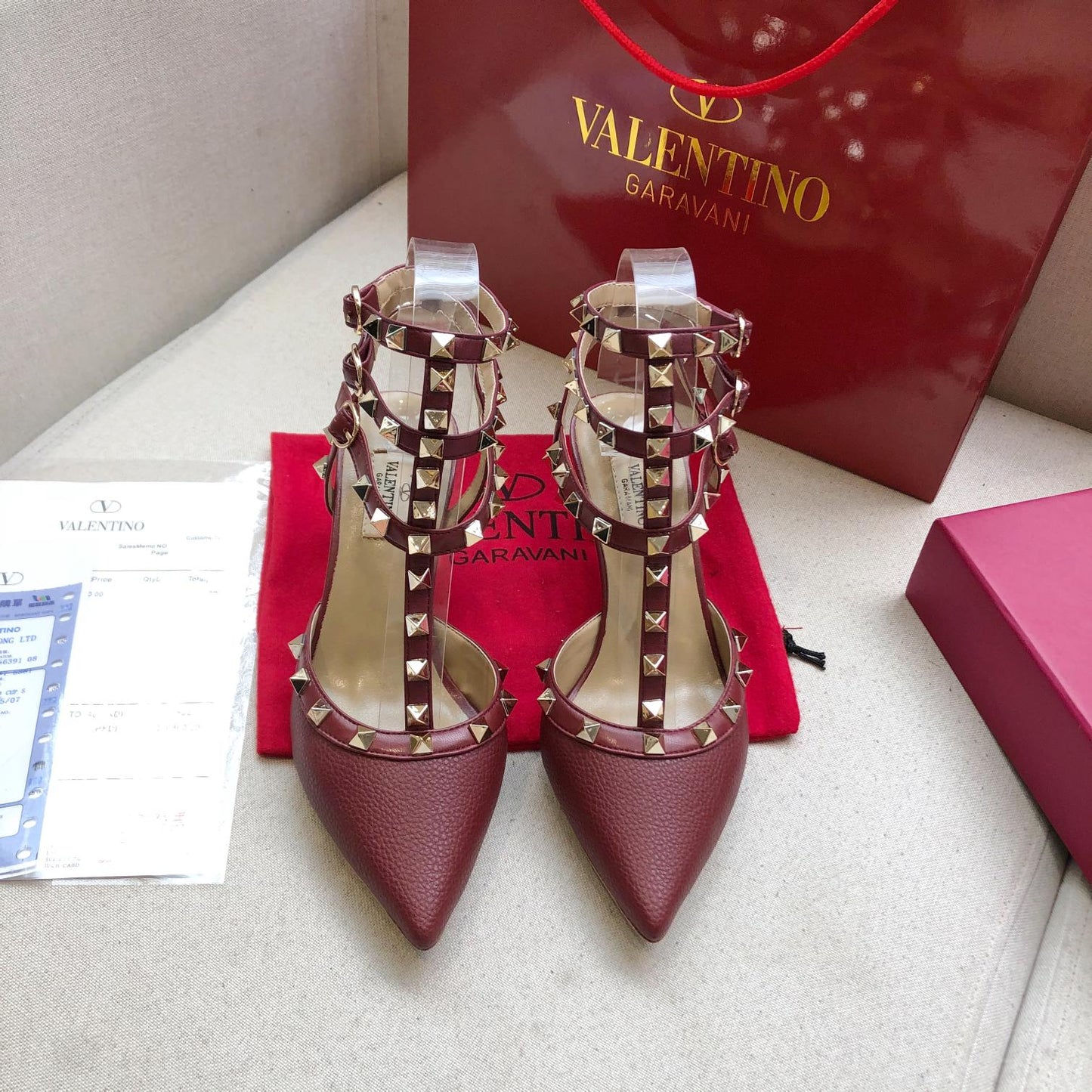 ROCKSTUD SANGRIA RED METALLIC CALFSKIN ANKLE STRAP HIGH SANDAL - 34 / 9.5 cm