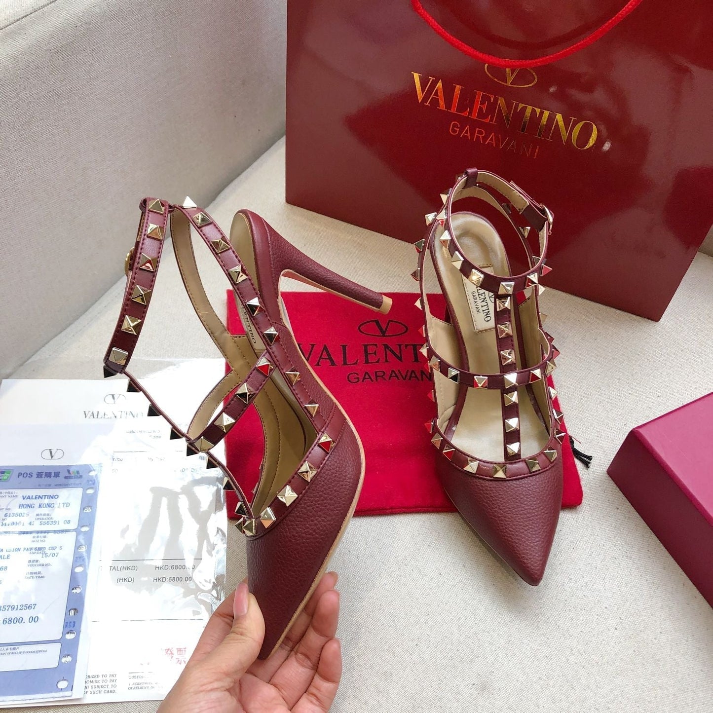 ROCKSTUD SANGRIA RED METALLIC CALFSKIN ANKLE STRAP HIGH SANDAL - 34 / 9.5 cm