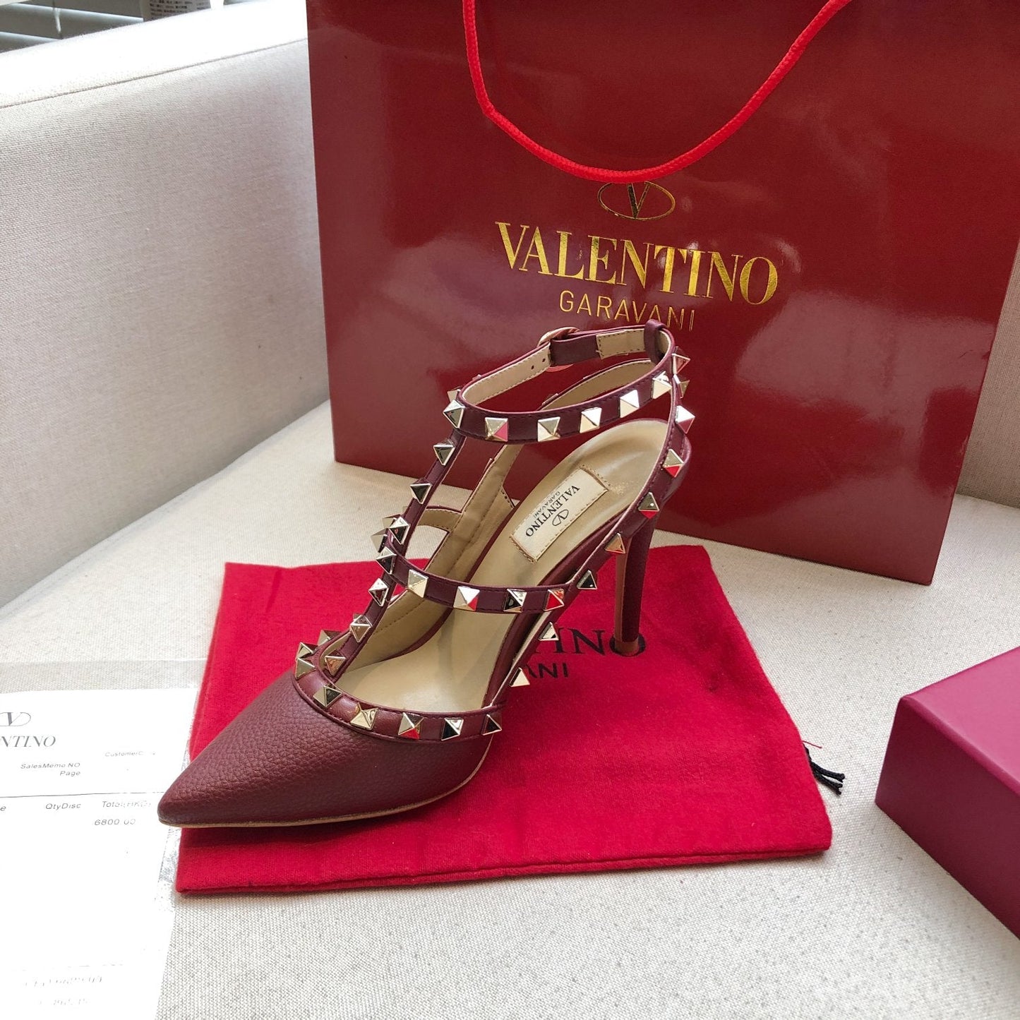 ROCKSTUD SANGRIA RED METALLIC CALFSKIN ANKLE STRAP HIGH SANDAL - 34 / 9.5 cm