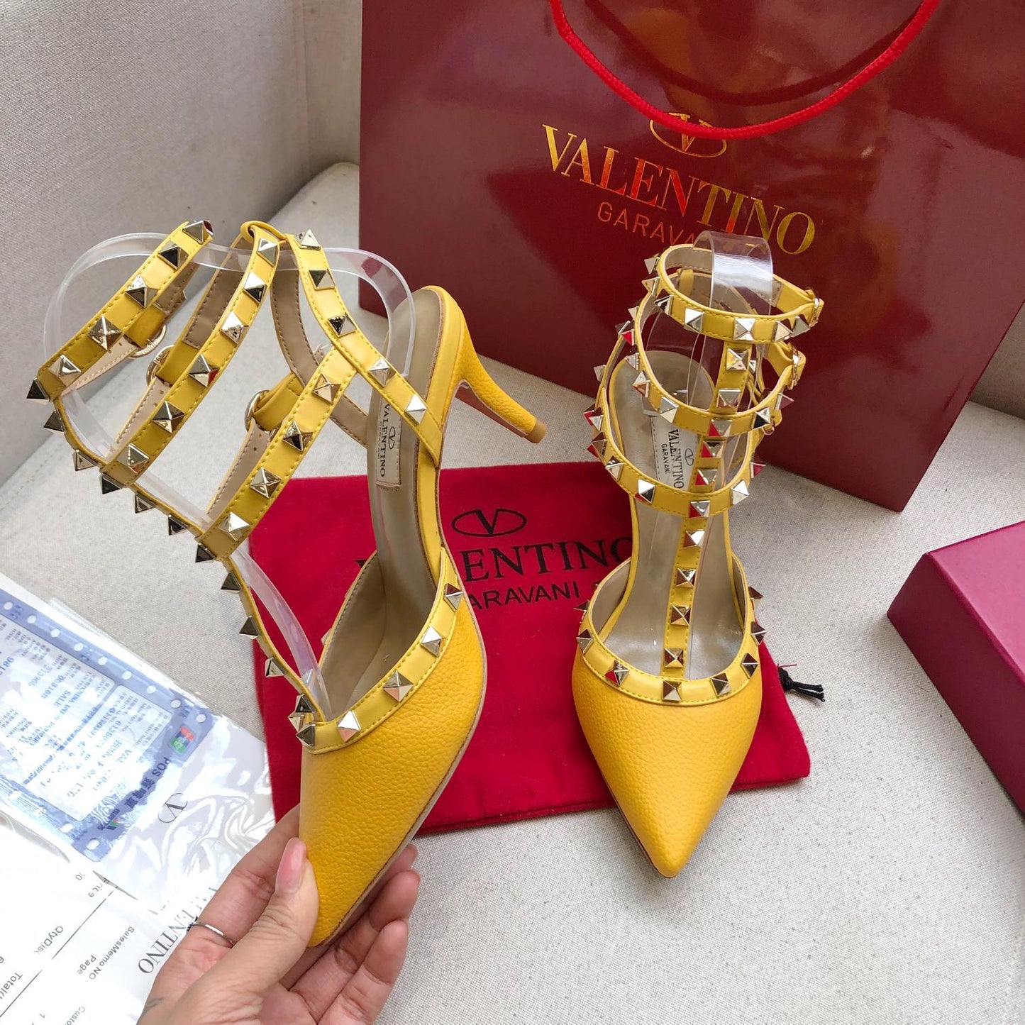ROCKSTUD GOLDEN YELLOW METALLIC CALFSKIN ANKLE STRAP HIGH SANDAL - 34 / 9.5 cm