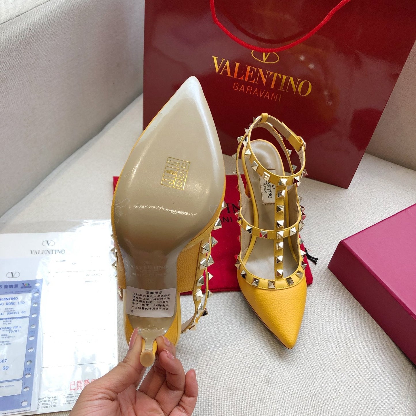 ROCKSTUD GOLDEN YELLOW METALLIC CALFSKIN ANKLE STRAP HIGH SANDAL - 34 / 9.5 cm