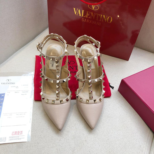 Високі босоніжки ROCKSTUD PALE PINK METALLIC CALFSKIN на ремінці з металізованої телячої шкіри ніжно-рожевого кольору - 34 / 9.5 см
