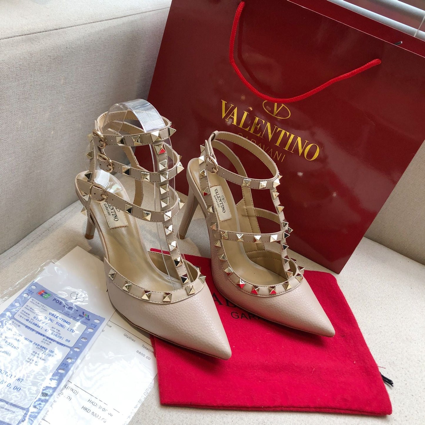 ROCKSTUD PALE PINK METALLIC CALFSKIN ANKLE STRAP HIGH SANDAL - 34 / 9.5 cm