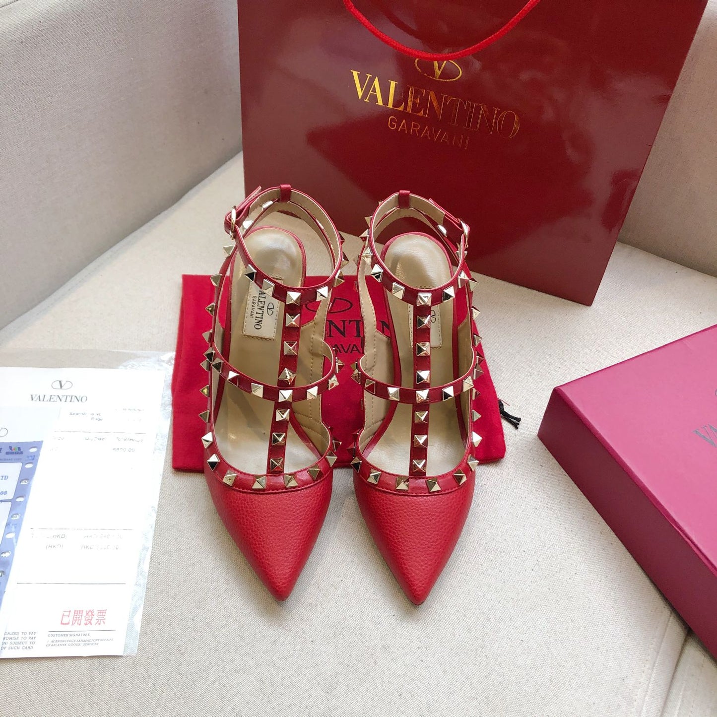 ROCKSTUD RUBY RED METALLIC CALFSKIN ANKLE STRAP HIGH SANDAL - 34 / 9.5 cm