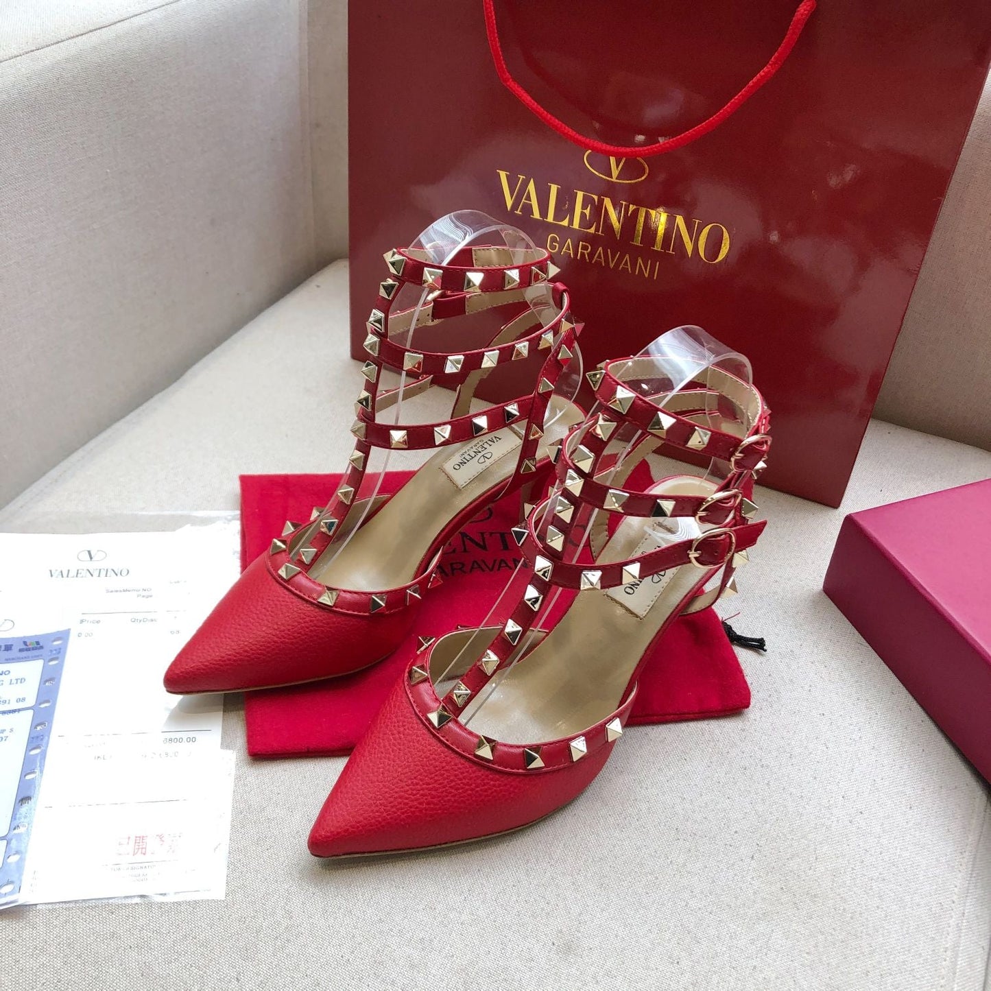 ROCKSTUD RUBY RED METALLIC CALFSKIN ANKLE STRAP HIGH SANDAL - 34 / 9.5 cm