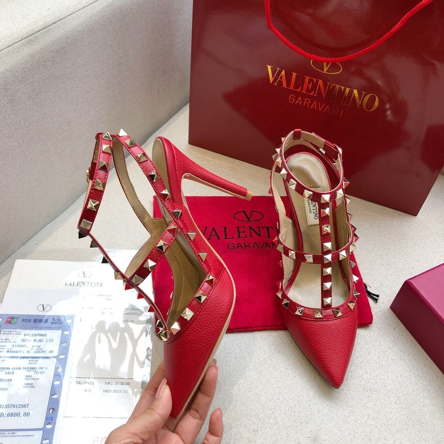 ROCKSTUD RUBY RED METALLIC CALFSKIN ANKLE STRAP HIGH SANDAL - 34 / 9.5 cm
