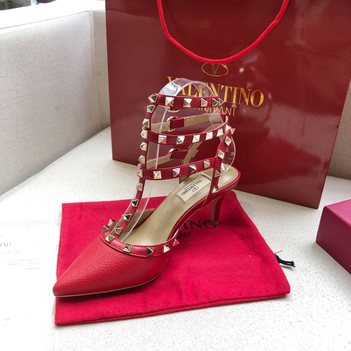 ROCKSTUD RUBY RED METALLIC CALFSKIN ANKLE STRAP HIGH SANDAL - 34 / 9.5 cm