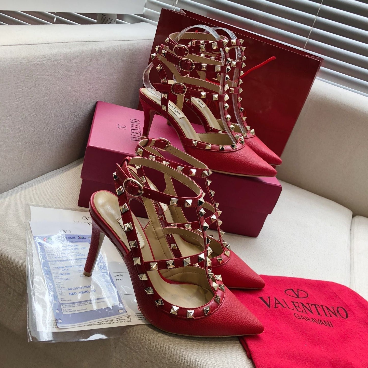ROCKSTUD RUBY RED METALLIC CALFSKIN ANKLE STRAP HIGH SANDAL - 34 / 9.5 cm