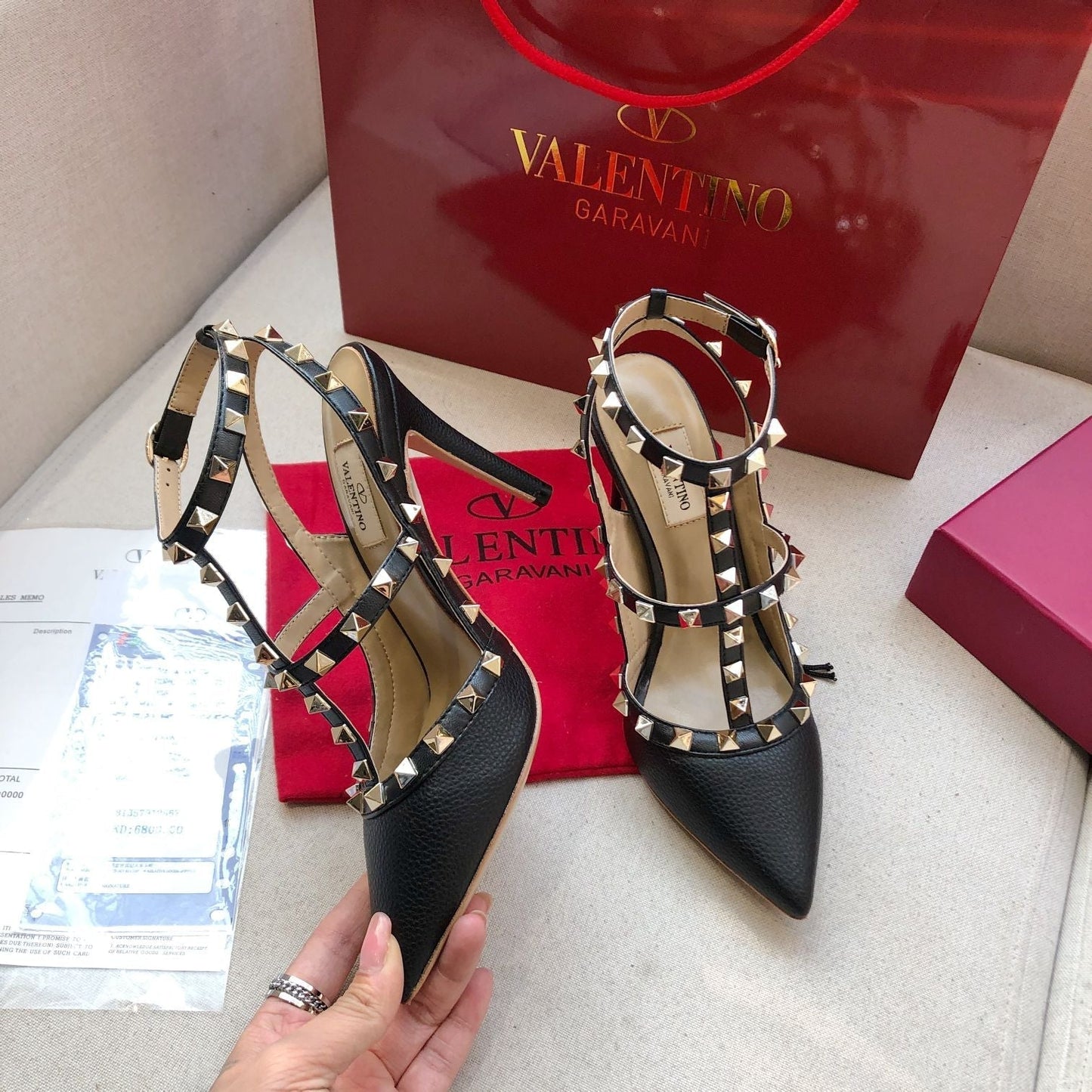 ROCKSTUD BLACK METALLIC CALFSKIN ANKLE STRAP HIGH SANDAL - 34 / 9.5 cm