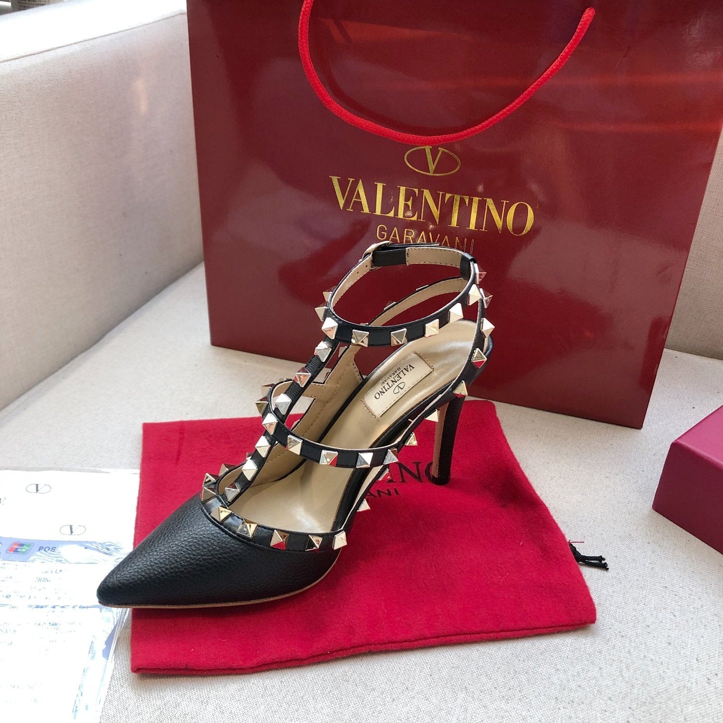 ROCKSTUD BLACK METALLIC CALFSKIN ANKLE STRAP HIGH SANDAL - 34 / 9.5 cm