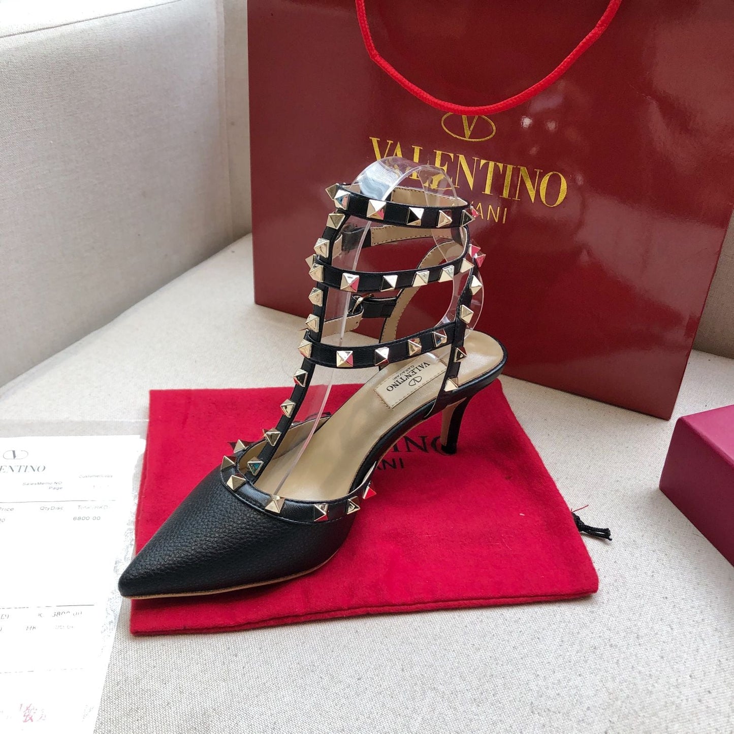 ROCKSTUD BLACK METALLIC CALFSKIN ANKLE STRAP HIGH SANDAL - 34 / 9.5 cm