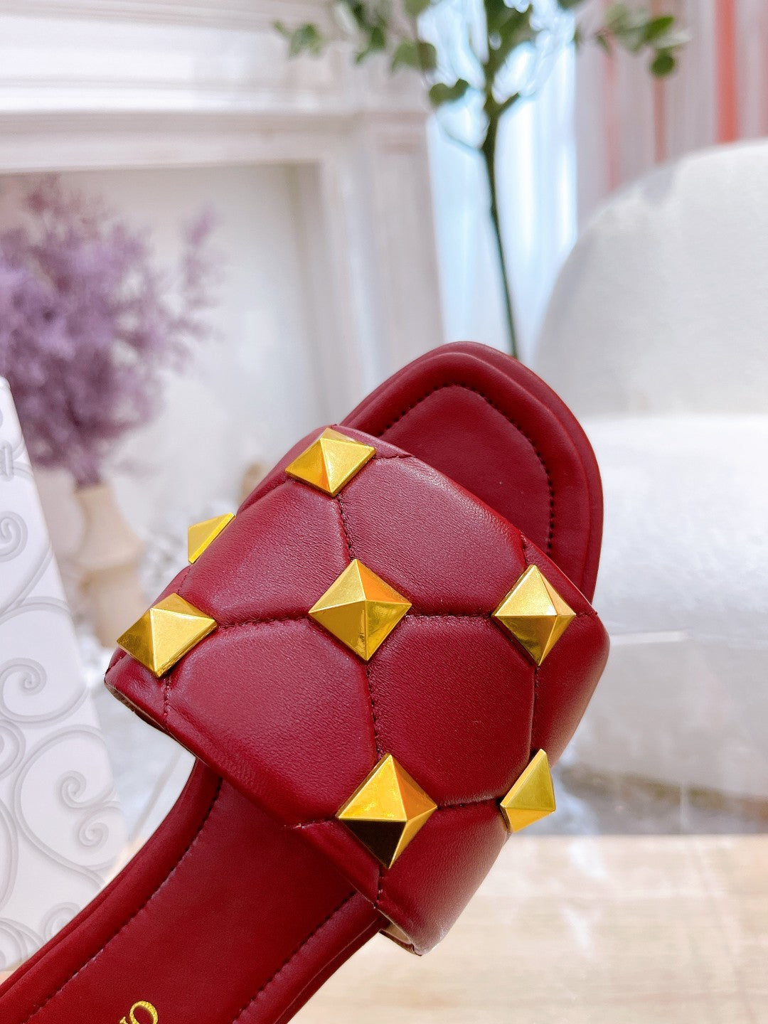 STUD FLAT SLIDE IN GARNET RED AMBSKIN - 34