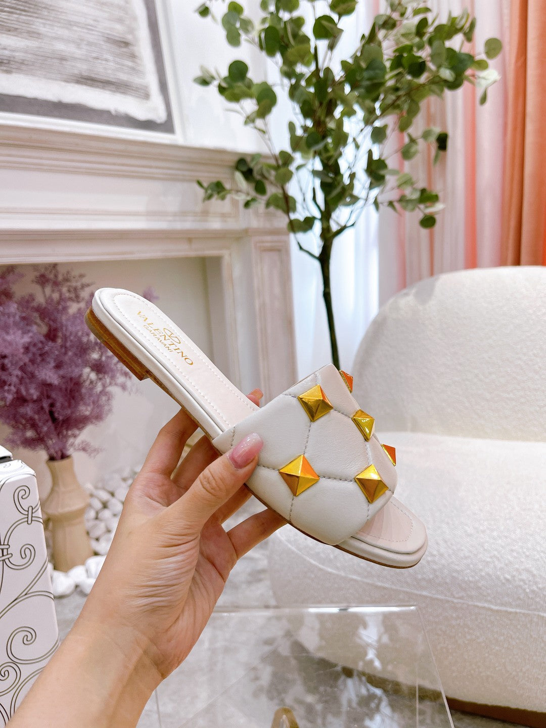 STUD FLAT SLIDE IN WHITE LAMBSKIN - 34