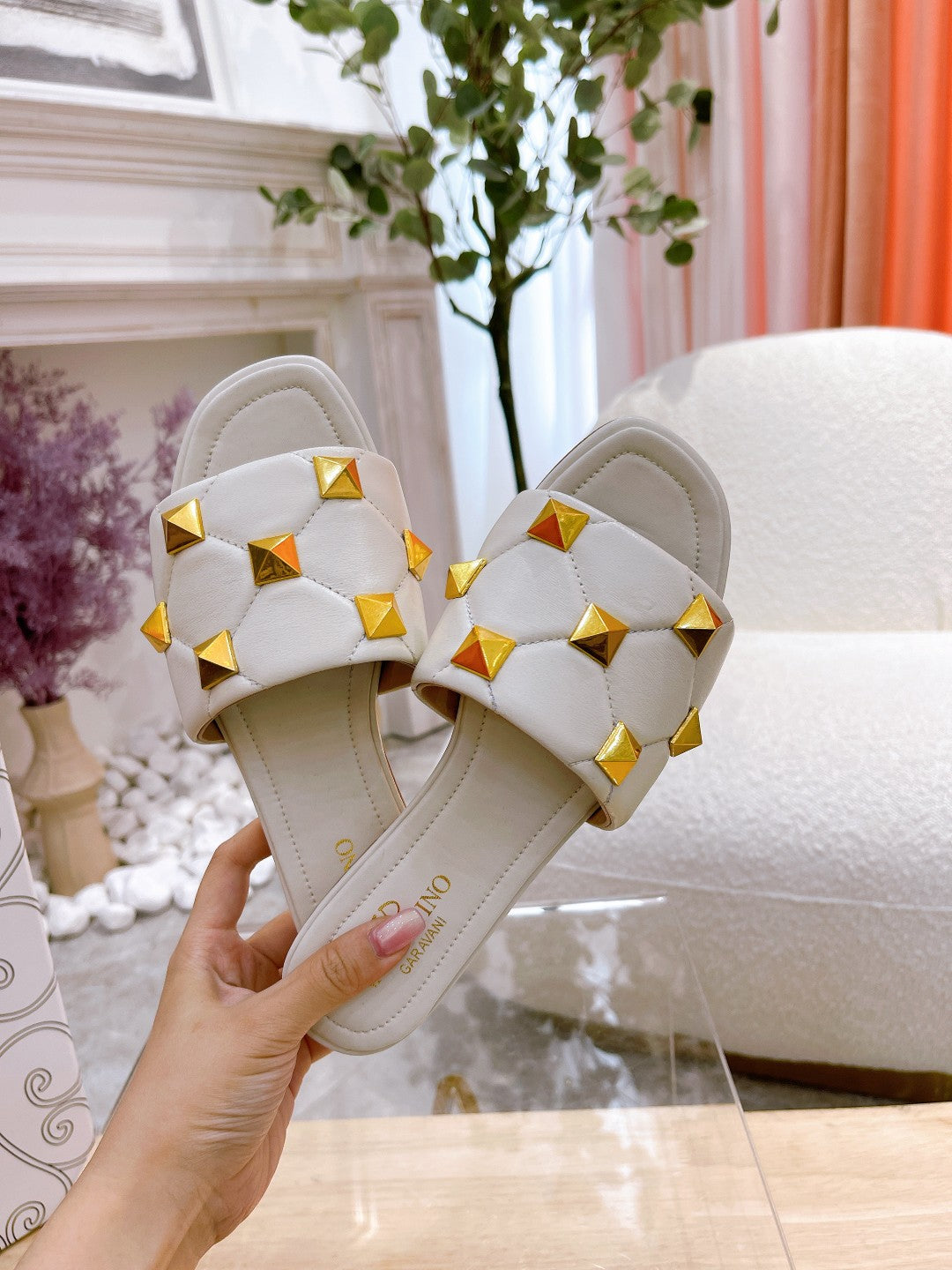 STUD FLAT SLIDE IN WHITE LAMBSKIN - 34