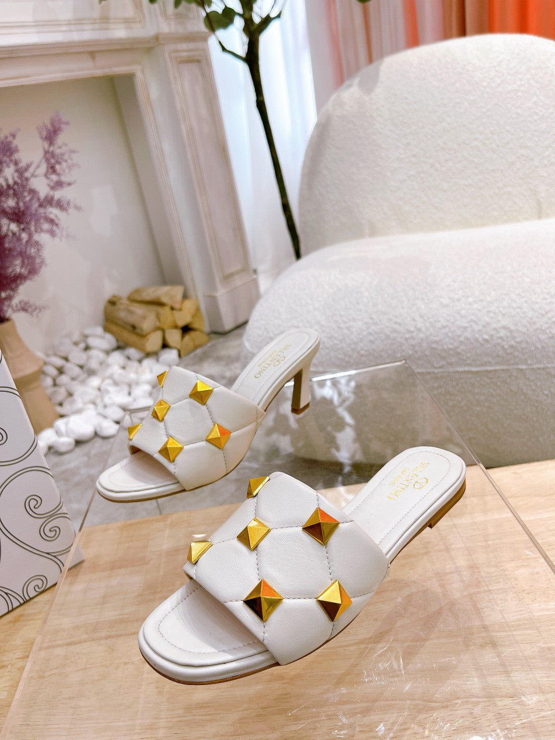 STUD FLAT SLIDE IN WHITE LAMBSKIN - 34