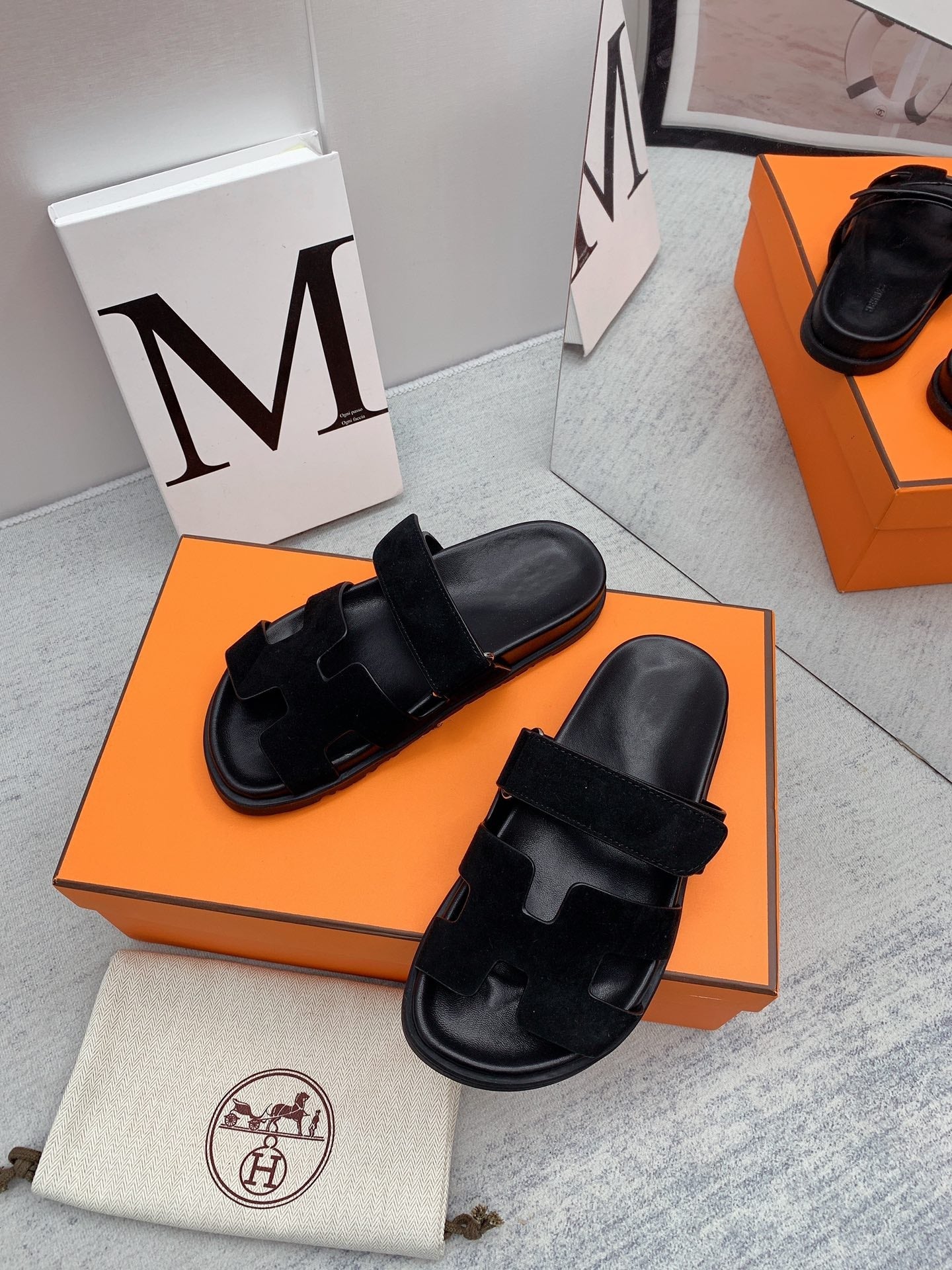 Chypre Sandal Black velvet lining - 35
