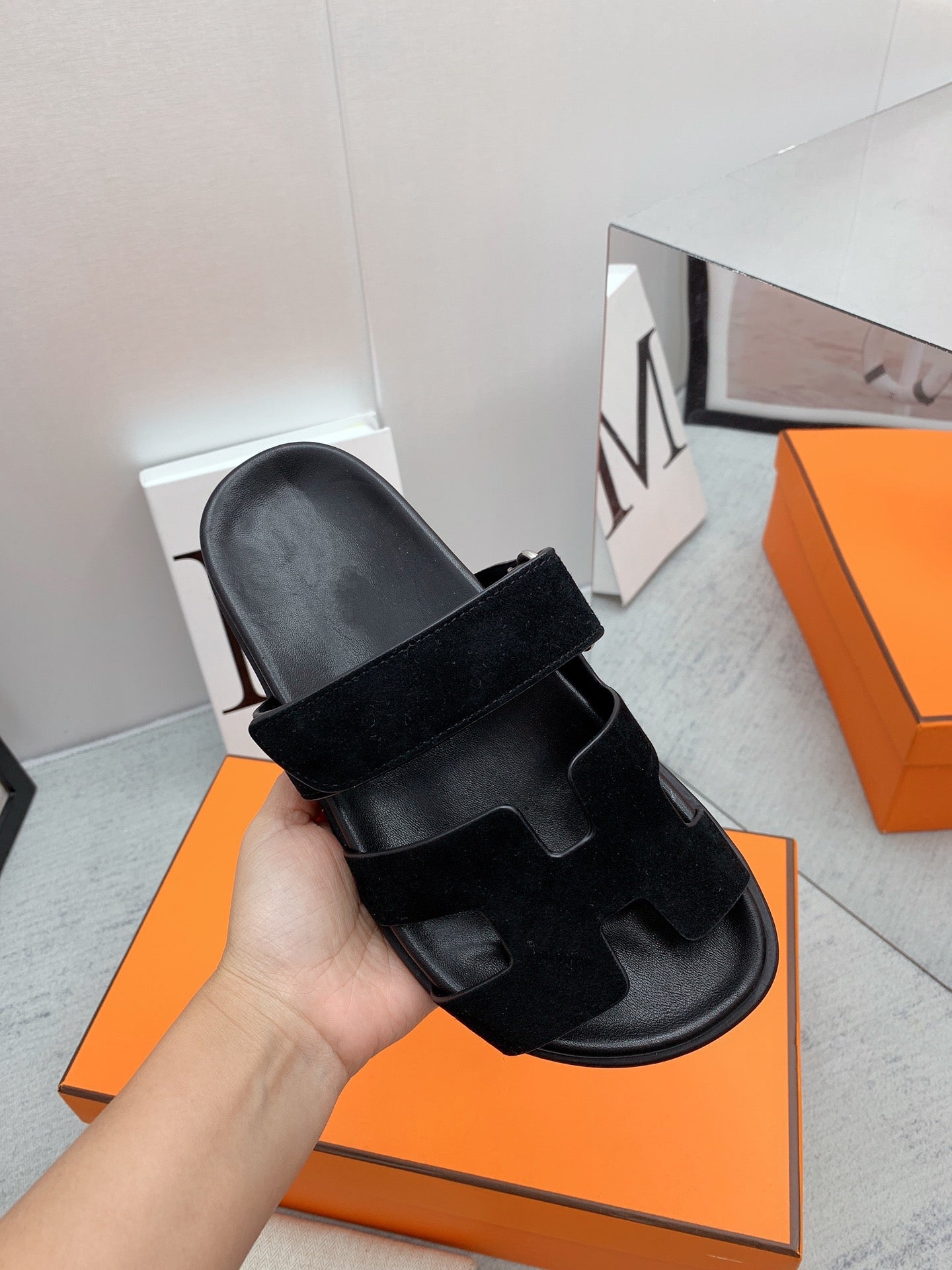 Chypre Sandal Black velvet lining - 35