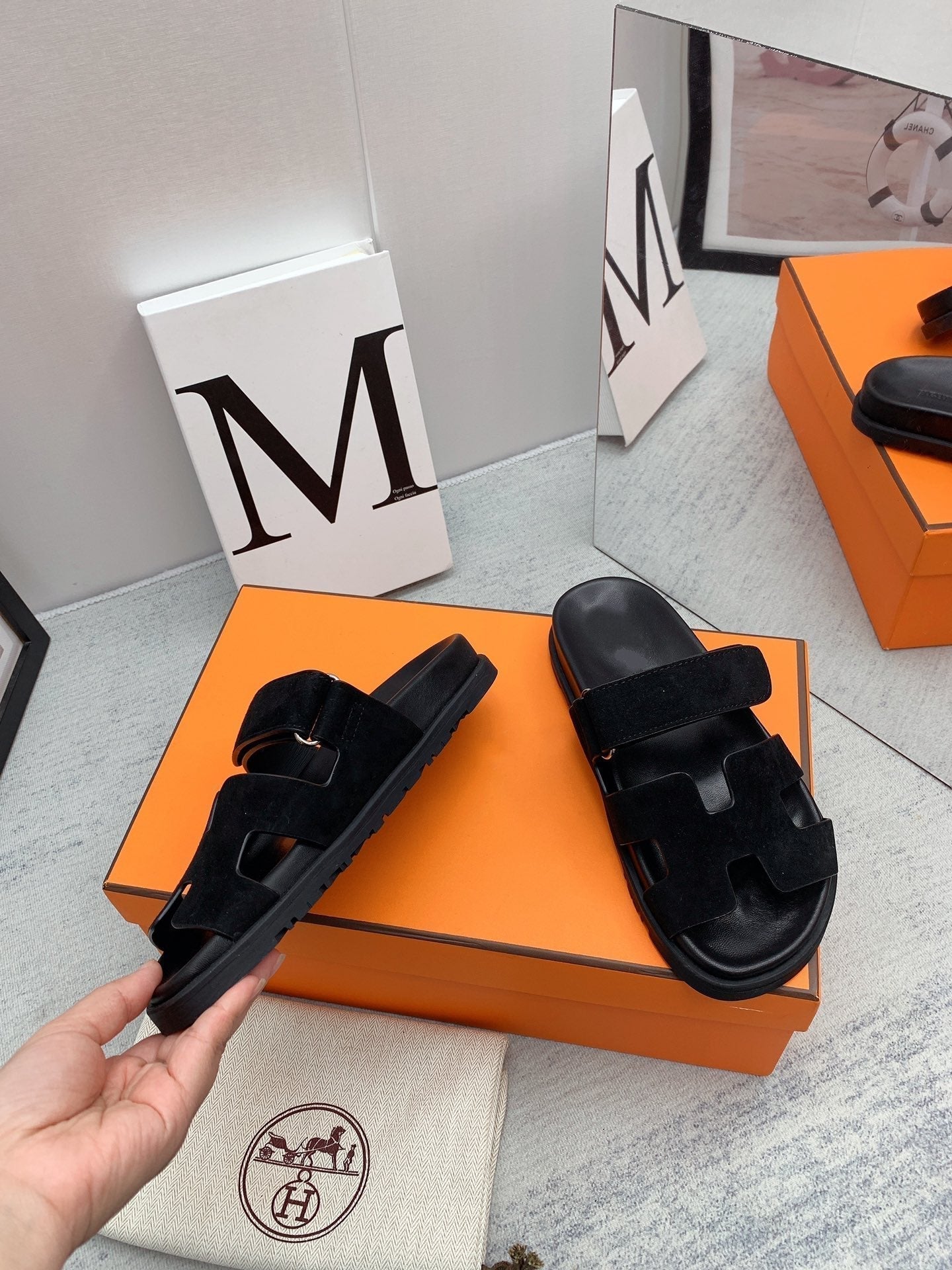 Chypre Sandal Black velvet lining - 35